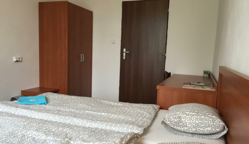 Penzion Village Karlovy Vary - Dvoulůžkový pokoj se společnou koupelnou